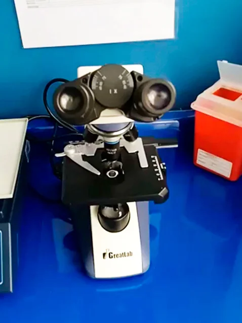 microscopio-de-laboratorio-medvida-salud.webp
