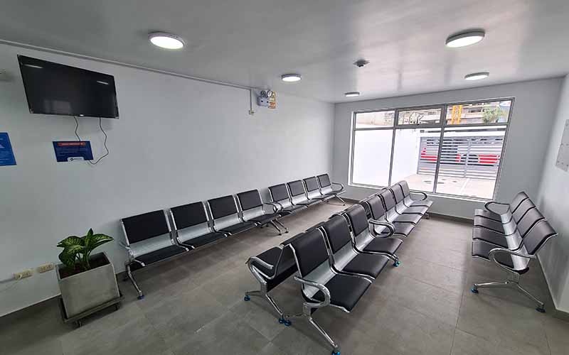 Sala de espera de Medvida en San Isidro